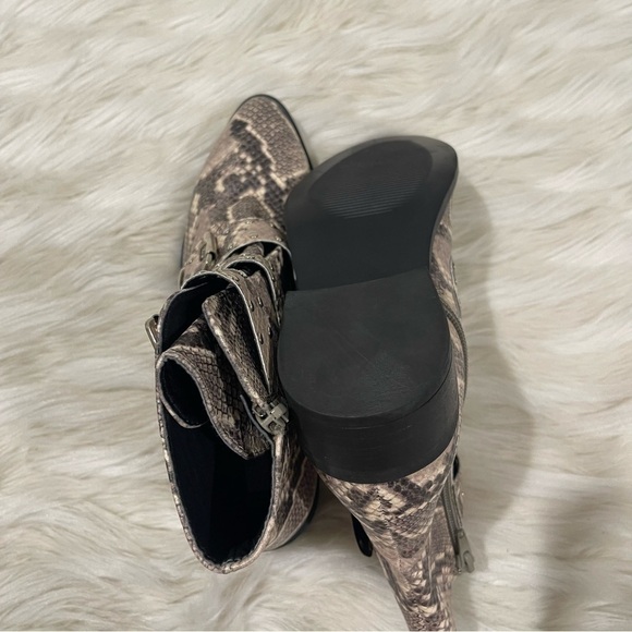 Women’s Steven by Steven Madden Harmon Snake Print Moto Boots 9 US! - Picture 9 of 14